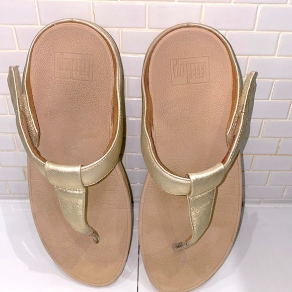 Fitflop gold leather strap sandals with Velcro closing. Wobble board. Size 8. - Picture 3 of 7